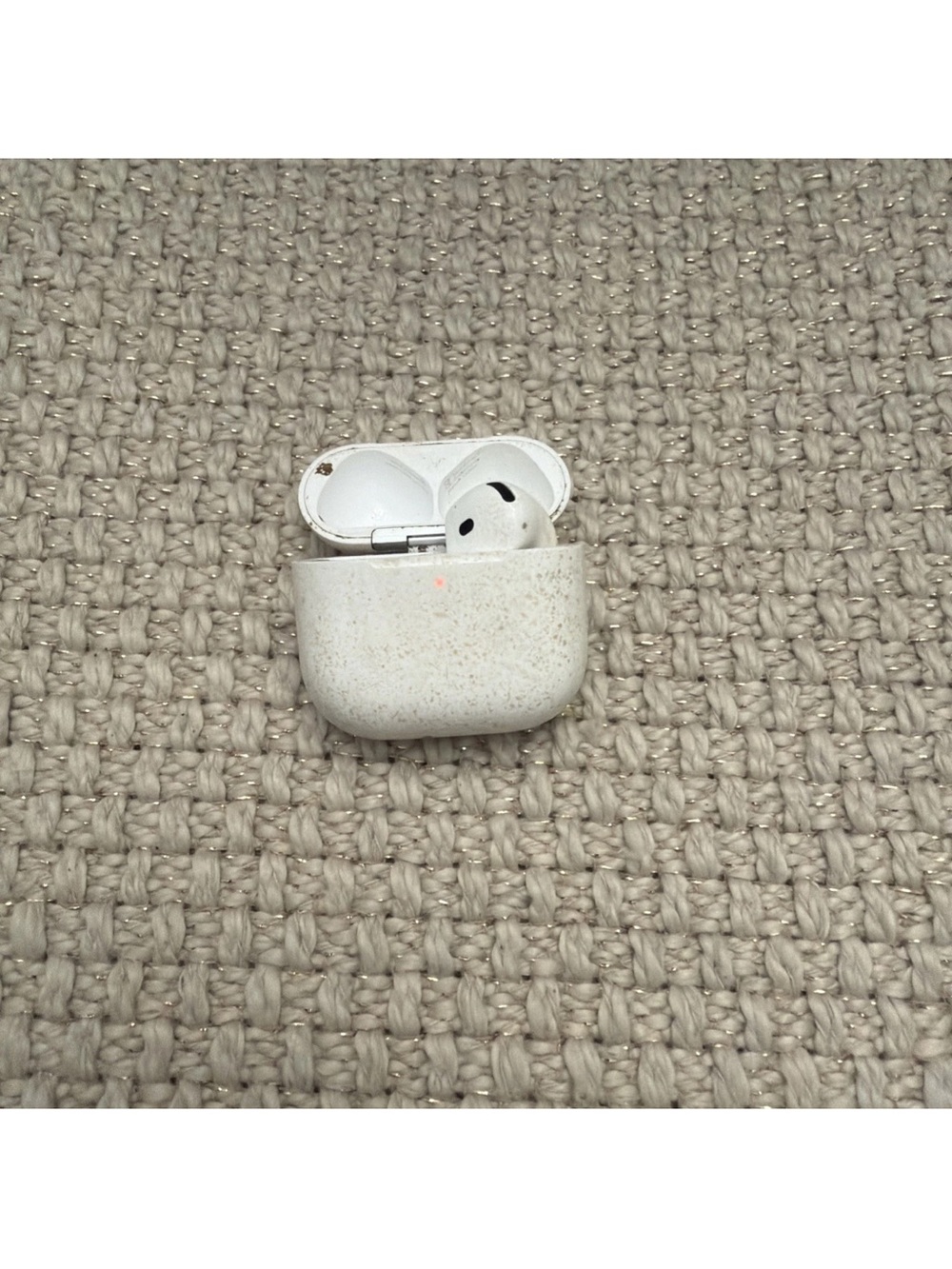 Apple AirPods 4 - MXP63LL/A - Model A3050 WITH case and box (White). READ
